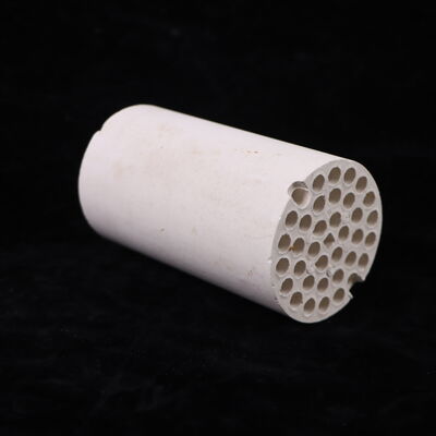 घनत्व 3.75 से 3.9 ग्राम प्रति घन सेंटीमीटर एल्यूमीनियम ऑक्साइड सिरेमिक संपीड़न शक्ति 3000 एमपीए से अधिक लचीलापन शक्ति 200 से 400 एमपीए