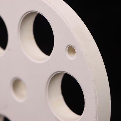 आमतौर पर 15 प्रतिशत से कम सरंध्रता वाली उच्च तापमान वाली मुलाइट सिरेमिक, जो गर्मी प्रबंधन और दीर्घकालिक विश्वसनीयता के लिए डिज़ाइन की गई है