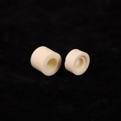 थर्मल चालकता 25-35 WmK एल्यूमिना सिरेमिक सामग्री औद्योगिक अनुप्रयोगों और विद्युत इन्सुलेशन के लिए उपयुक्त