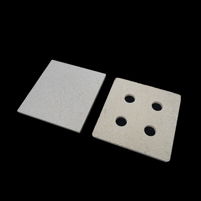 सफेद कॉर्डियराइट मुलाइट भट्टी की अलमारियां, भट्टी में फायरिंग के लिए अलमारियां, बेहतर थर्मल शॉक प्रतिरोध और लंबी उम्र के लिए इंजीनियर की गई हैं