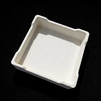 Smooth surface refractory sagger providing high stability and durability for thermal insulation during firing operations