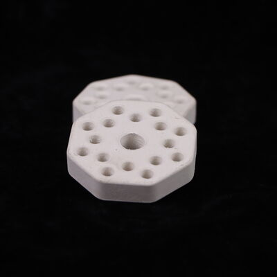 थर्मल शॉक प्रतिरोध 250 मुलाइट सिरेमिक, जिसका थर्मल विस्तार गुणांक 4.5 से 5.5 × 10⁻⁶ प्रति केल्विन है और कठोरता 7 से 8 मोह्स है, जो थर्मल सुरक्षा प्रणालियों में उपयोग किया जाता है