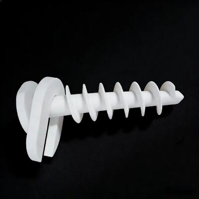 घनत्व 3.75 से 3.9 ग्राम प्रति घन सेंटीमीटर, एल्यूमिना सिरेमिक जिसमें पॉइसन अनुपात 0.25 है, जो कटिंग टूल्स और इलेक्ट्रॉनिक सब्सट्रेट के लिए उपयुक्त है