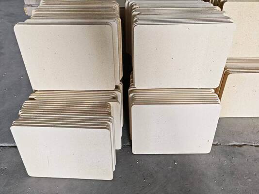 गर्मी के तनाव में लंबे समय तक चलने वाले भट्ठी शेल्फ प्रदर्शन के लिए अनुकूलित चिकनी धार वाले अनग्लेज्ड कॉर्डराइट मुलाइट भट्ठी शेल्फ