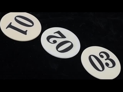 9 मोहस कठोरता एल्यूमीनियम ऑक्साइड सिरेमिक 18-20 केवी/मिमी और पोइसन अनुपात 0 के साथ डाईलेक्ट्रिक शक्ति के साथ25